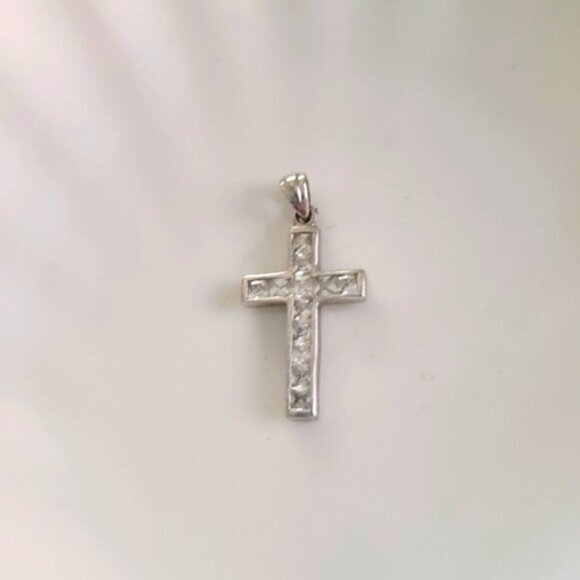 Gorgeous Vintage Sterling Silver 925 Princess Cut Cubic Zirconia Cross Pendant - Picture 3 of 4